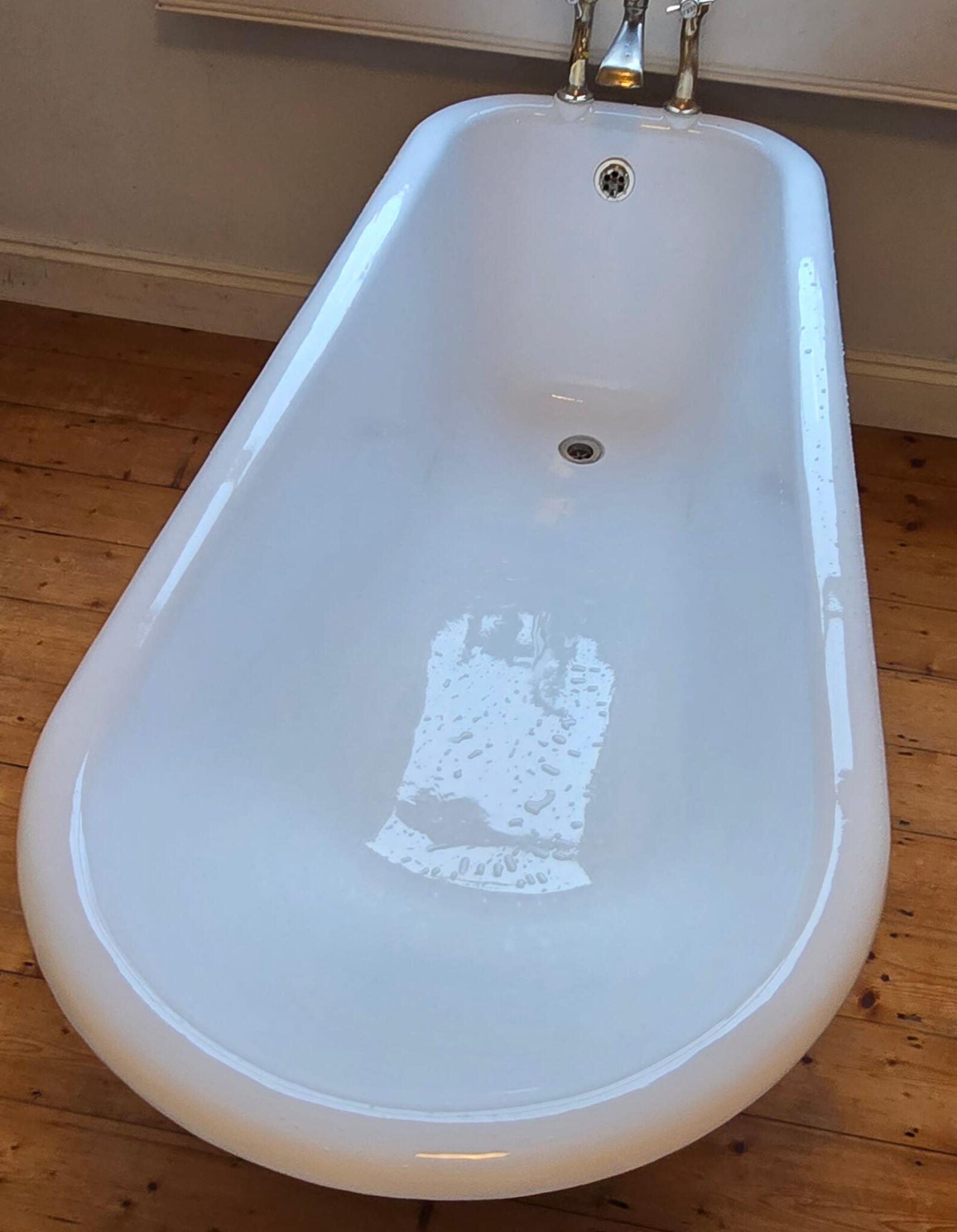Reenamelling completion Cast iron bath re-enamelling and resurfacing in Mumbles, Swansea